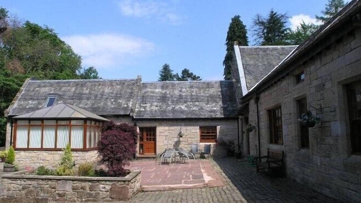 Arden House | Auchenheglish Lodges - The Smiddy