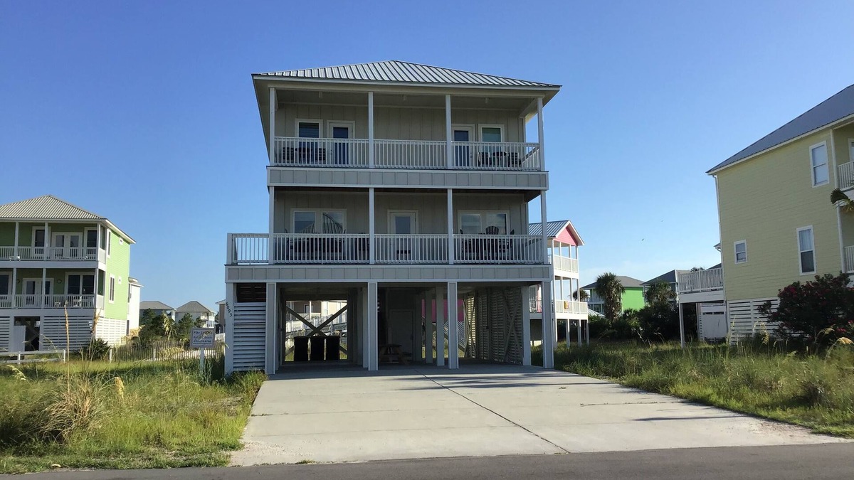 Morgantown House | Aug & Sept Discounted! Upscale Home - Pools & Tennis