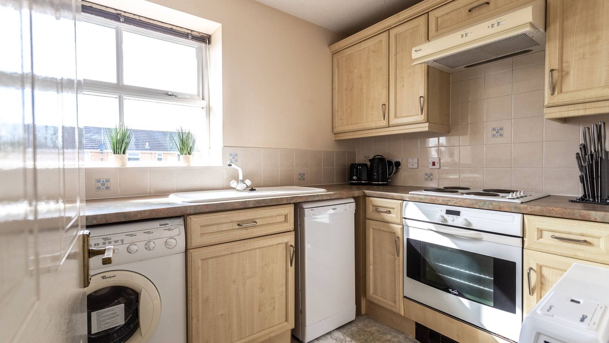 Swindon Apartment | August Discount - Long Stay - Contractors