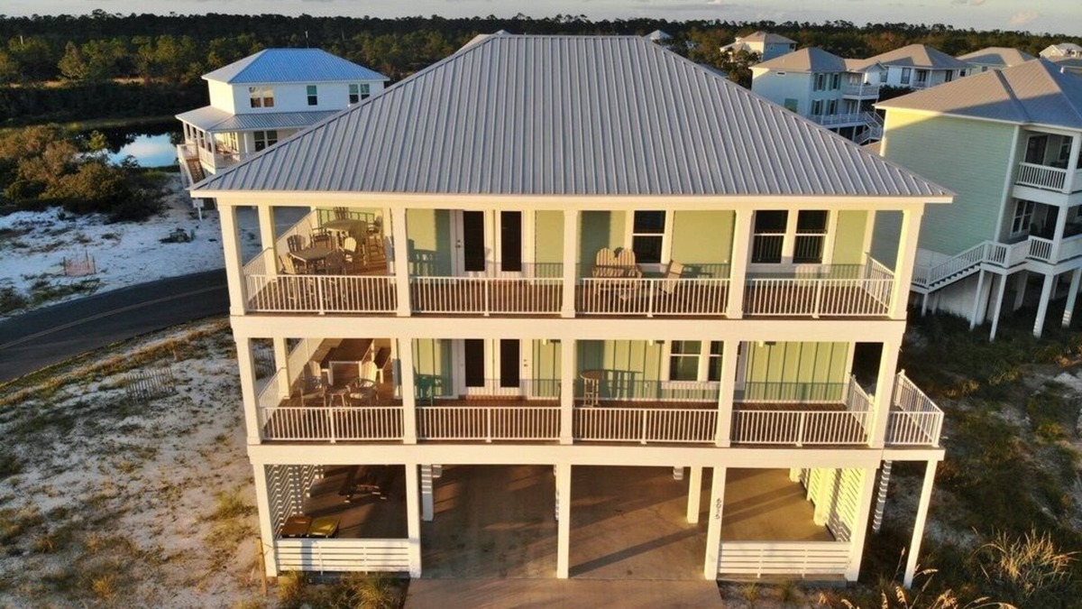 Morgantown House | August Discounted! Upscale home w/pools, tennis & views