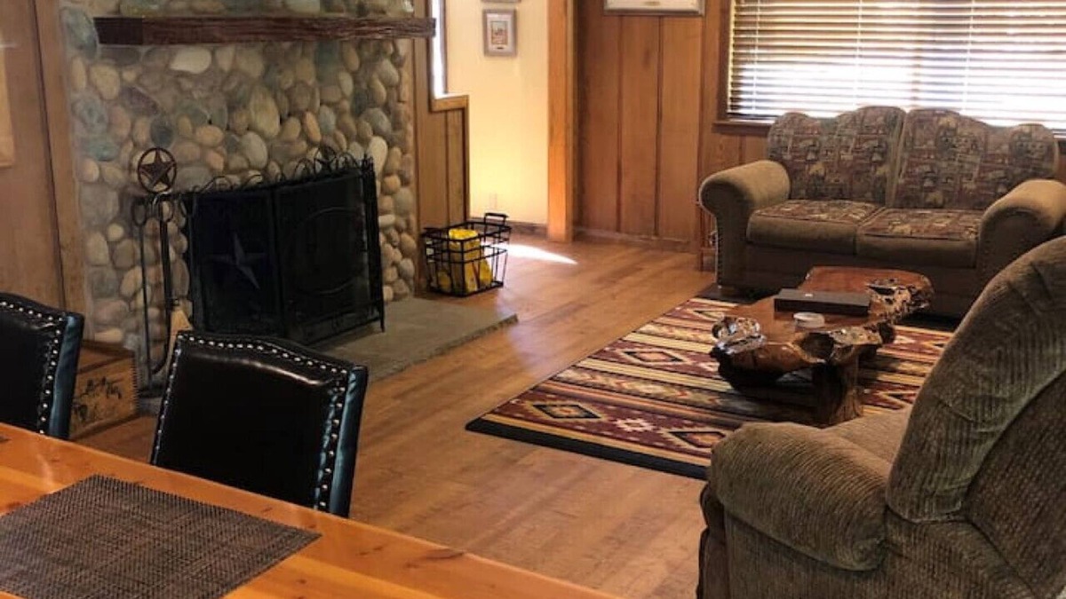 Cave Junction House | Augustino Vineyard Cowboy Cabin Cave Junction