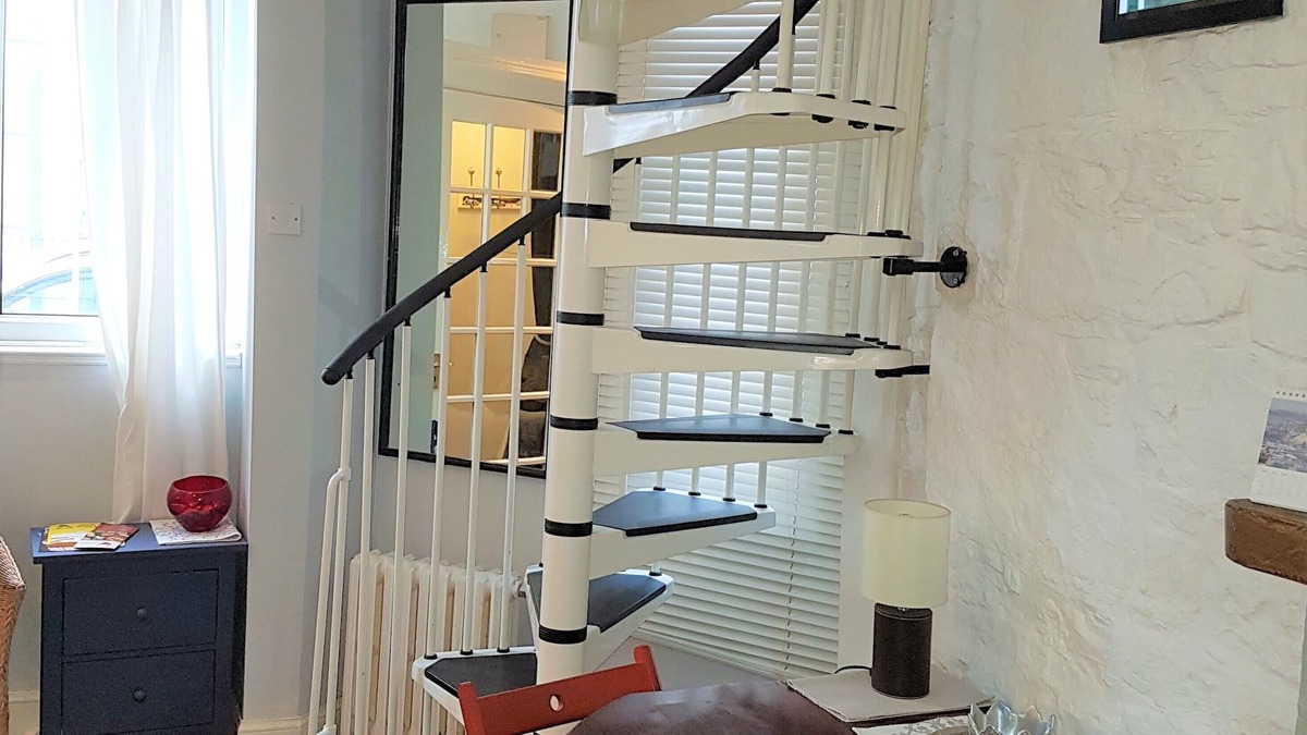 Tollcross Apartment | Auld Pottery - Charming & Central gem in the heart of the city centre