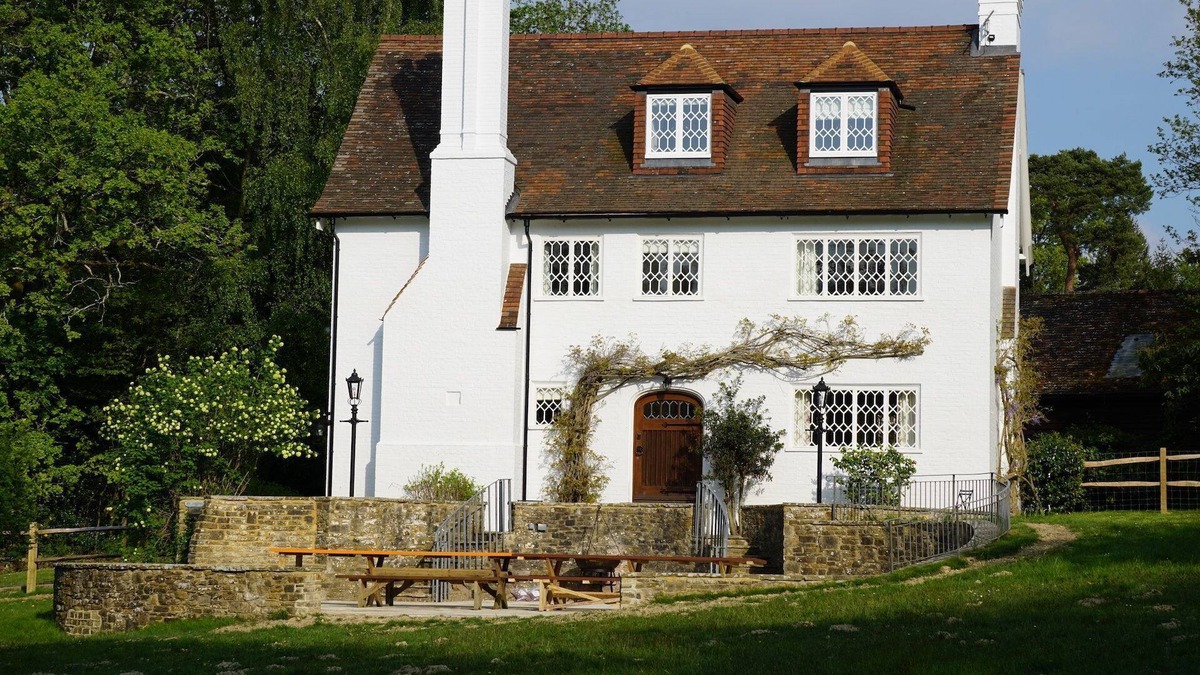 Warninglid Cottage | Aunt's House - sleeps 10 guests in 5 bedrooms