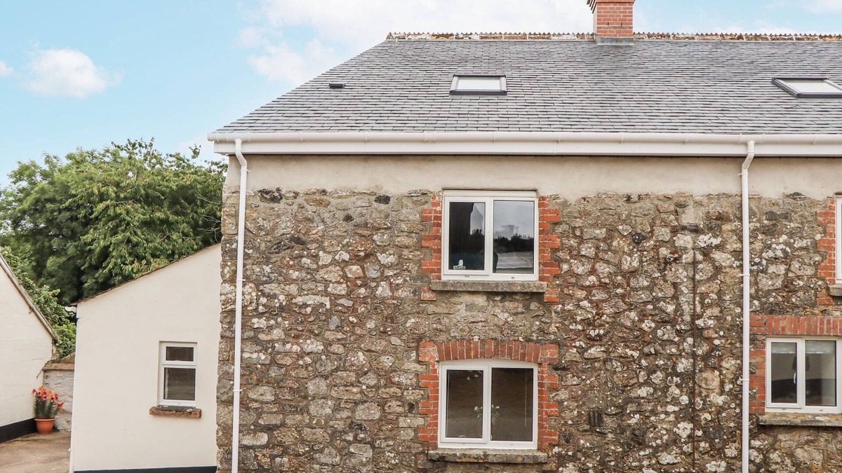 South Tawton Cottage | AUNTY JUNES COTTAGE, pet friendly, with a garden in Whiddon Down