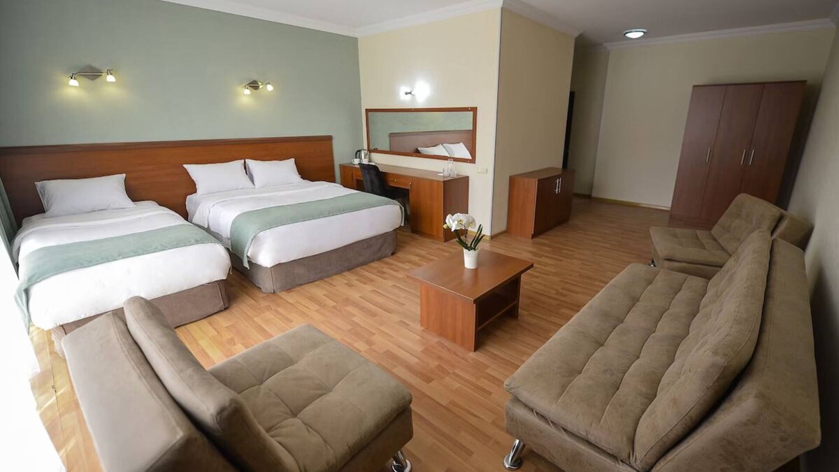 Old Boulevard Hotel | Aura Boutique Hotel - Family Triple Roomn