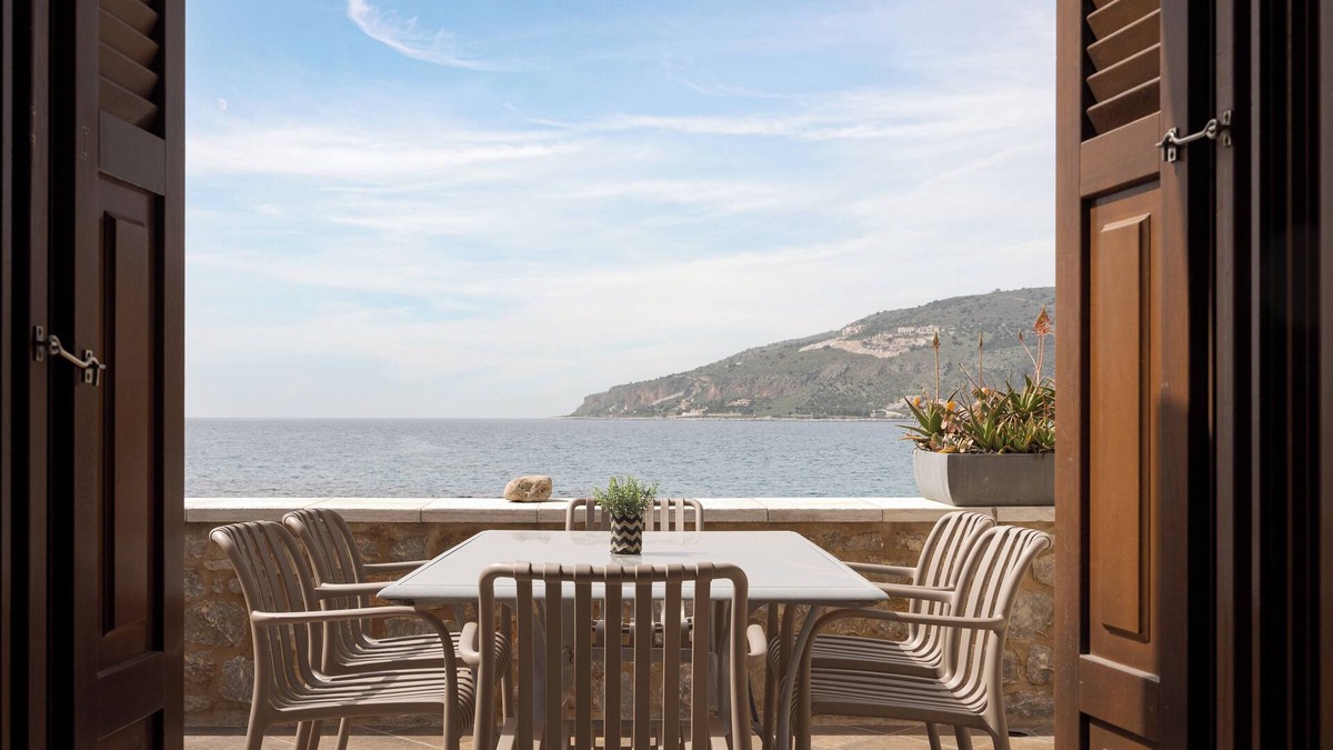 Neo Itilo Villa | Aura Seafront Villa, Bill & John Peloponnese