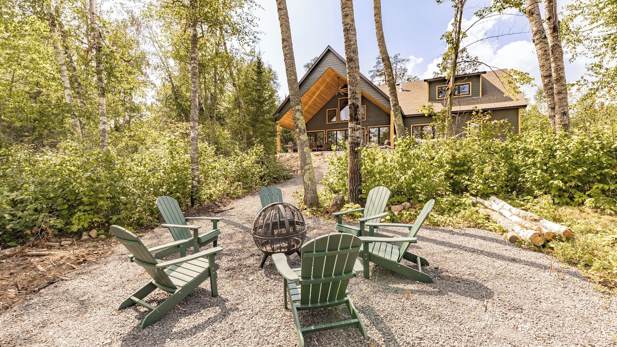 Biwabik House | Aurora Lakeside Retreat