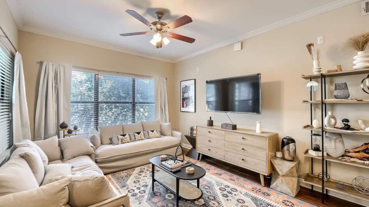 West Campus Apartment | Austin 4BR Townhome + Walk to West Campus
