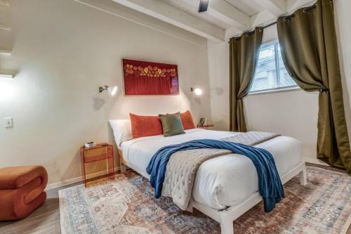 North University Apartment | Austin Central Modern Comfort Pet-Friendly