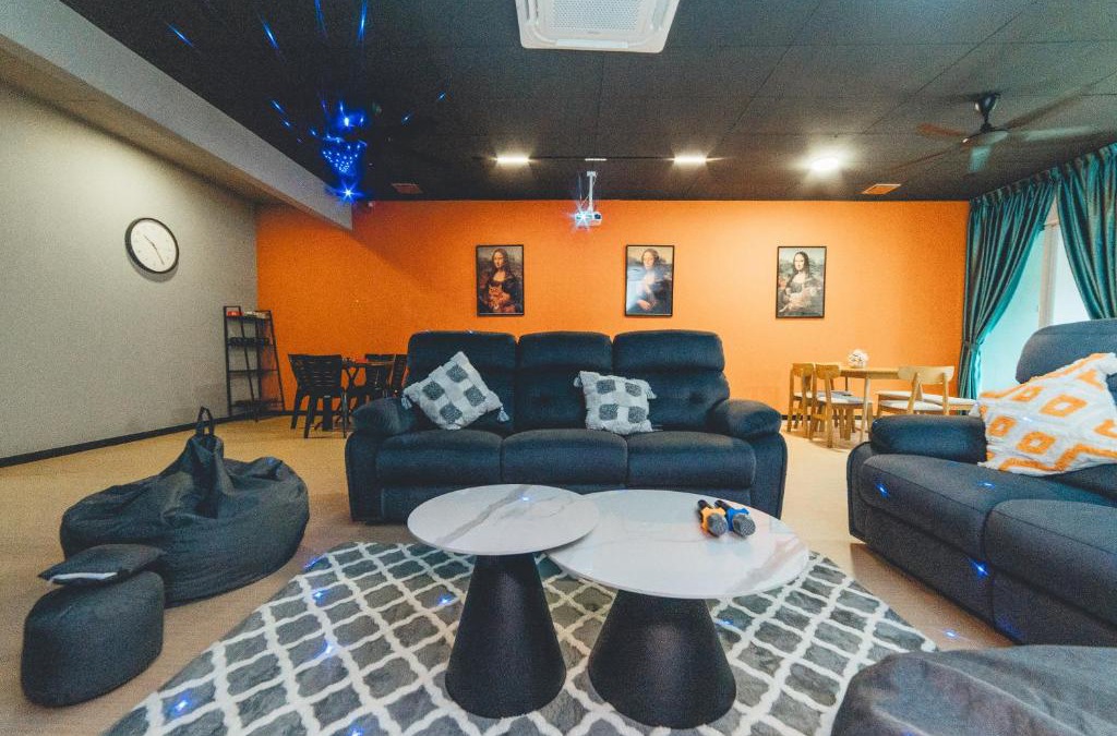 Taman Mount Austin Apartment | Austin Shoplot Grand KTV Party 15pax Mahjong Chill by Our Stay