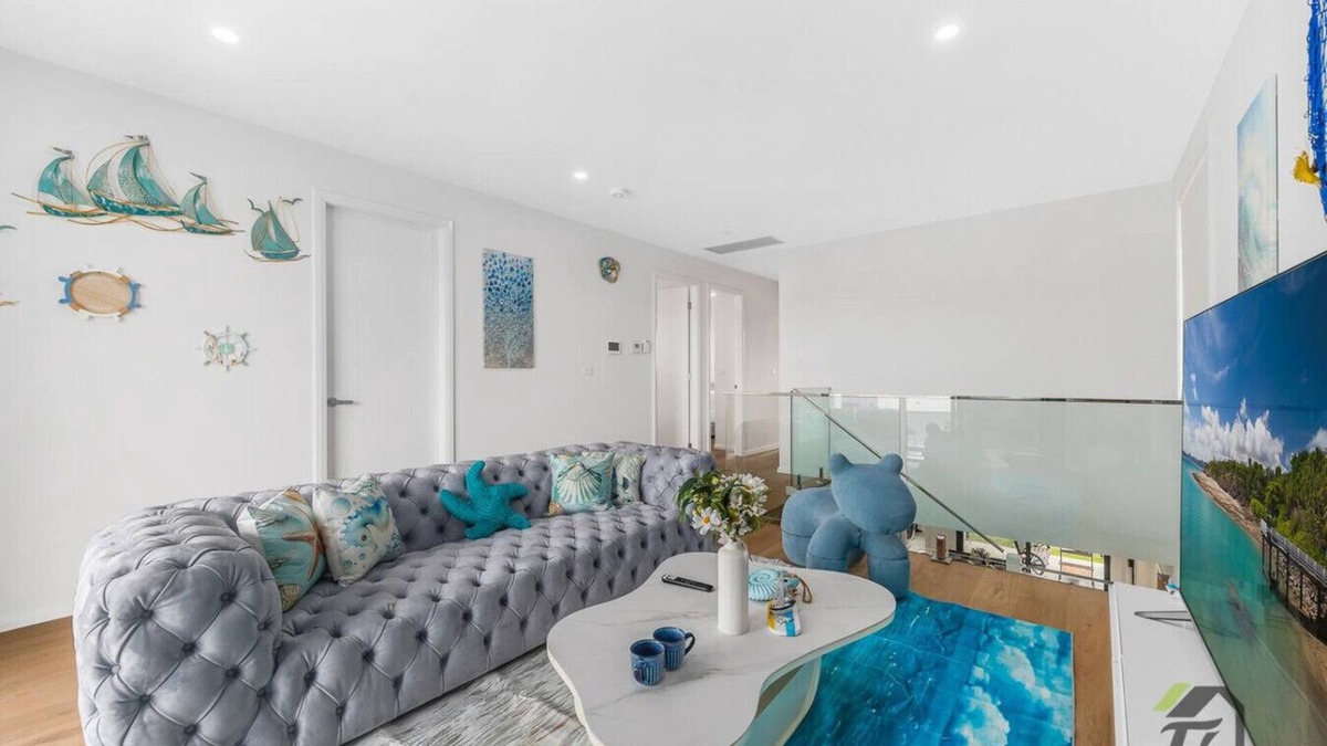 Austral House | Austral Five-bedroom, Two-story Detached House