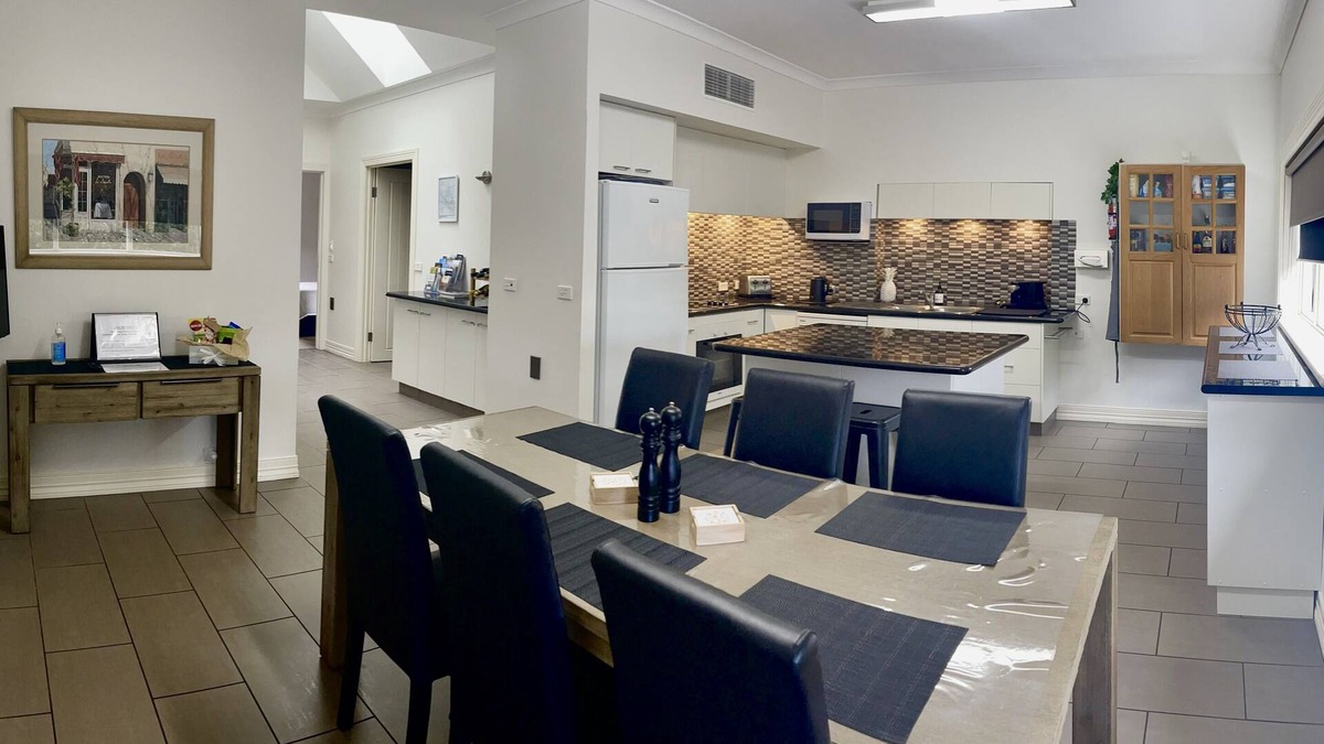 Dennington House | Austral Place 88 over Merri River