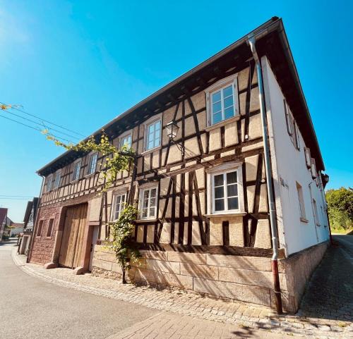 Dierbach House | Auszeit - Historisches Ferienhaus in der Südpfalz