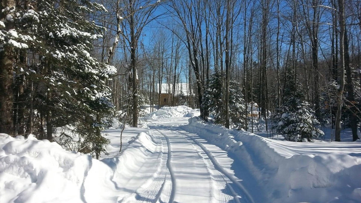 Pence Cabin | Authenic Amish built log cabin on 3,300 acre Gile Flowage. All Modern Amenities