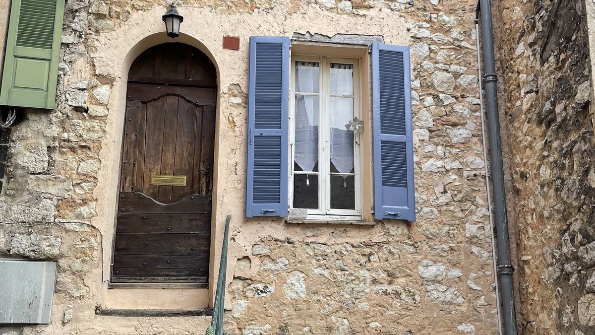 Tourrettes-sur-Loup House | AUTHENTIC 3-ROOM APARTMENT IN THE HEART OF THE VILLAGE