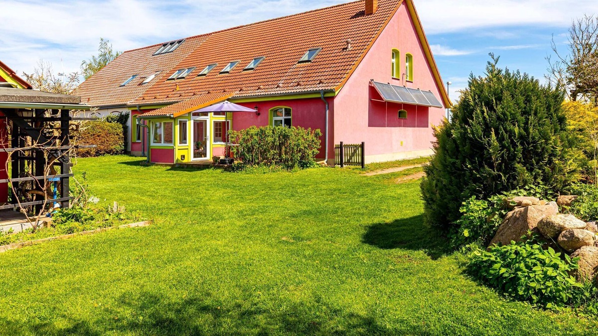 Altentreptow Apartment | Authentic and cosy holidayhome with big beautifull garden