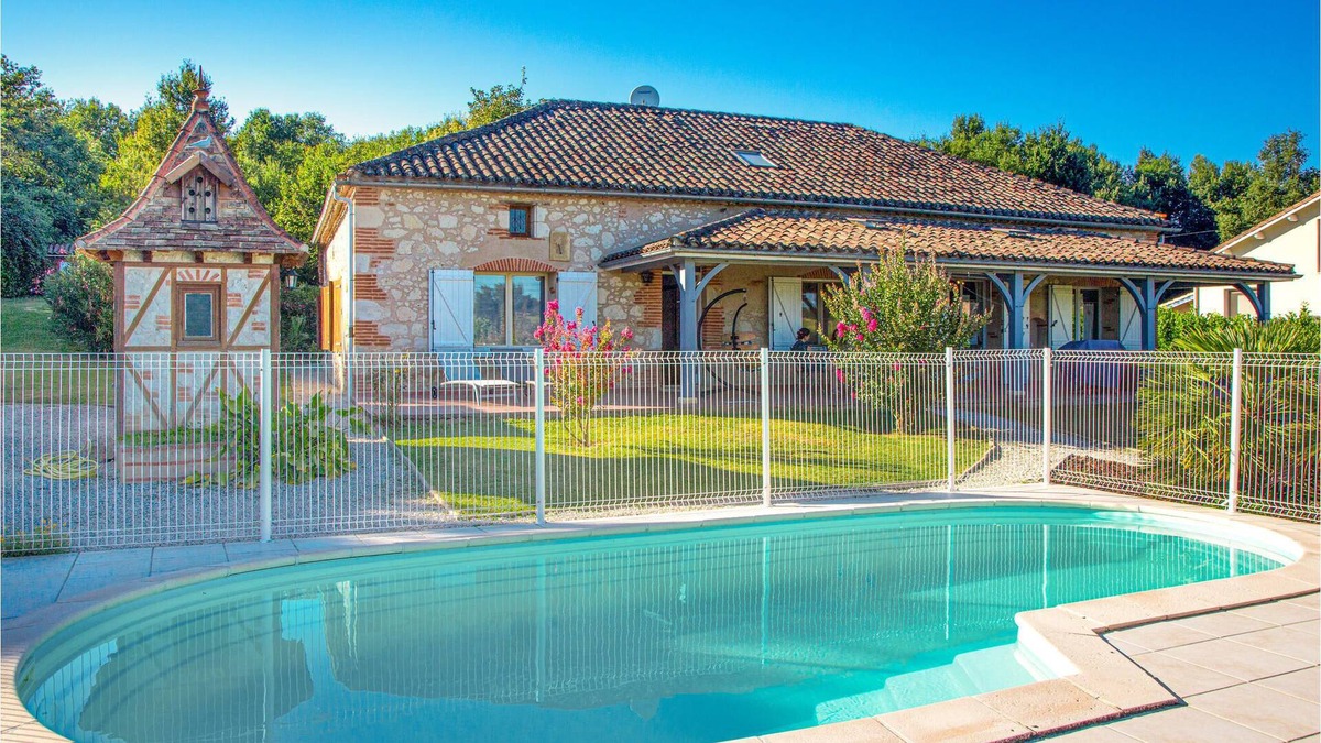 Castelsagrat House | Authentic and spacious vacation home in Castelsagrat.