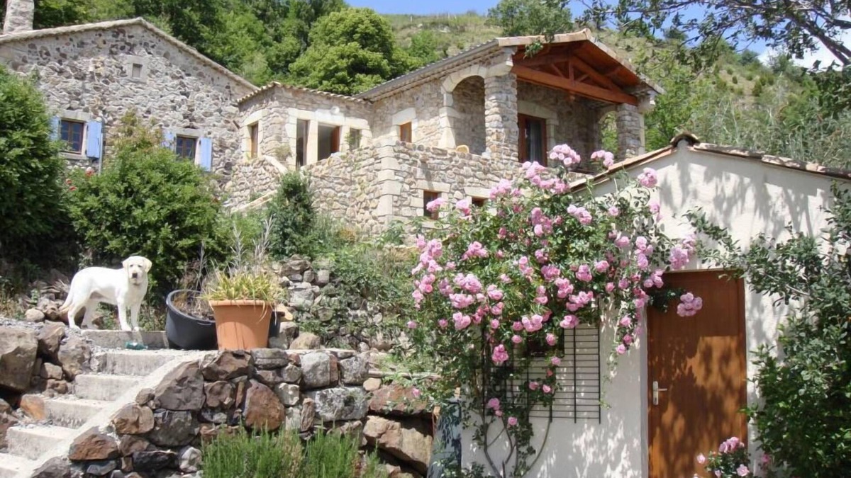 Pourcheres House | Authentic architecture, ultimate tranquility, stunning views, parking