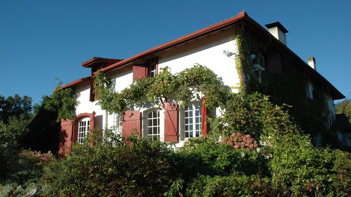Urcuit House | Authentic Basque Farm from the 17th century, clam, private swimming pool, forest