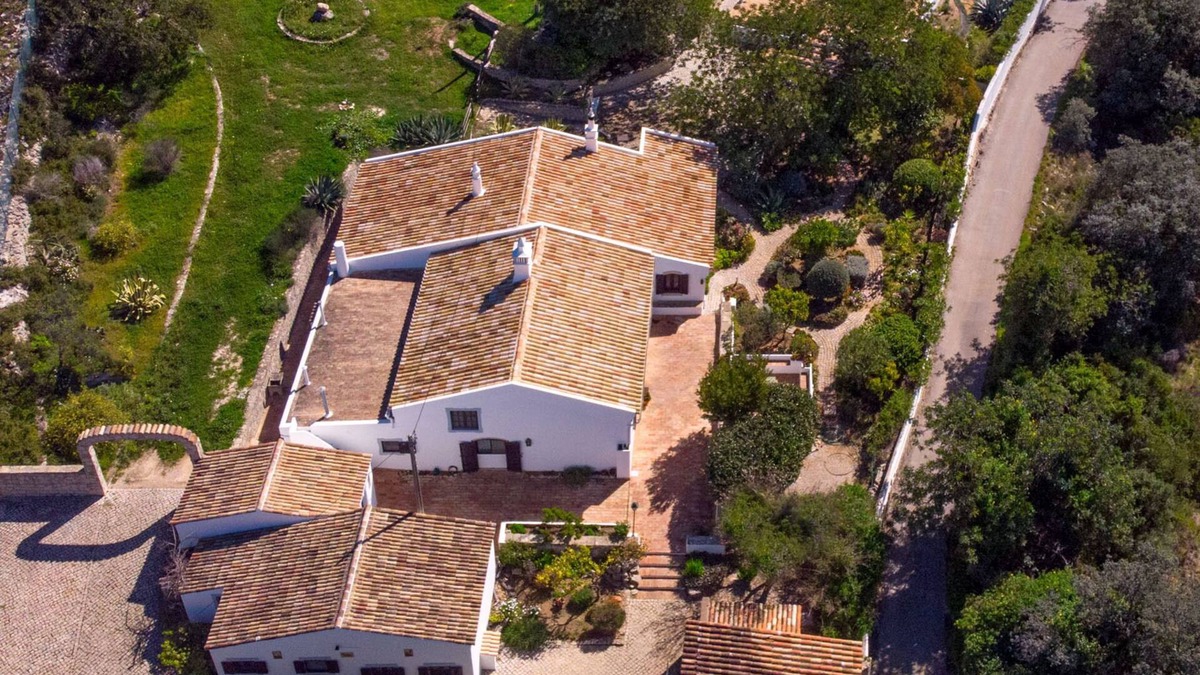 Quinta das Raposeiras Villa | Authentic big quinta with swimming pool on large grounds.