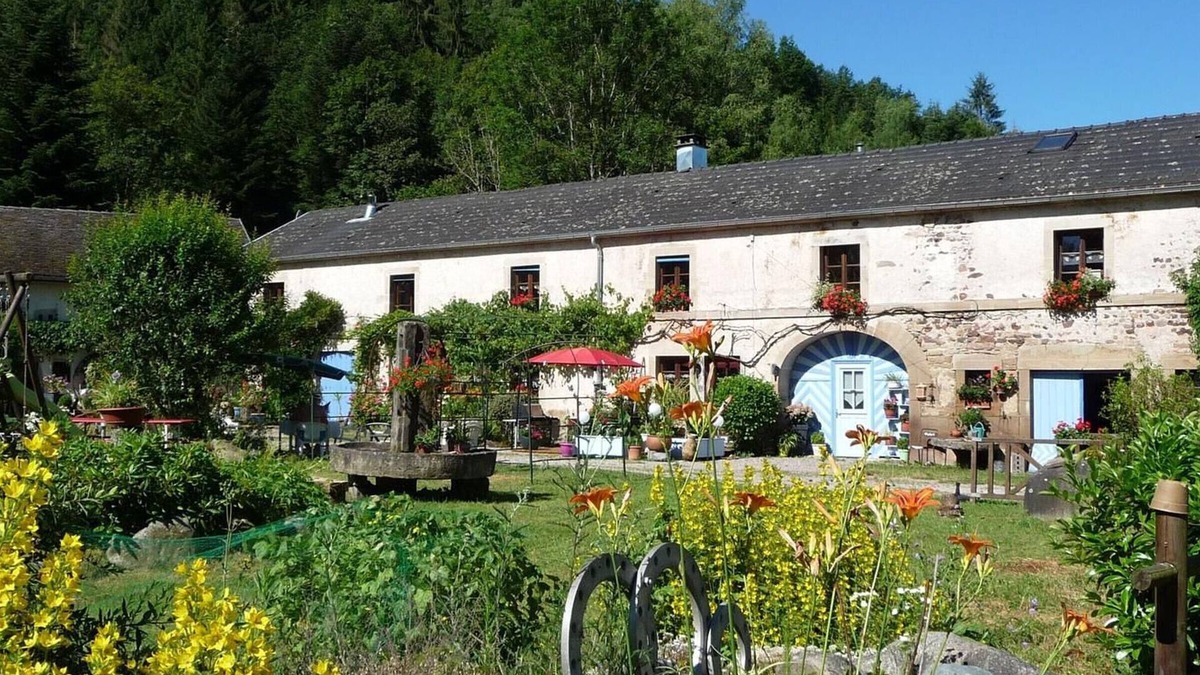 Esmoulieres Cottage | Authentic Charm at Saphoz Mill with Large Garden
