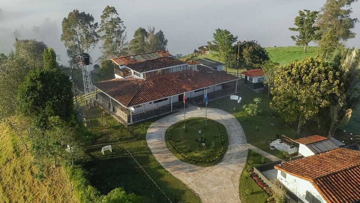 Entrerrios House | Authentic Colombian Finca away from the cities - Calm - Peace - Adventure
