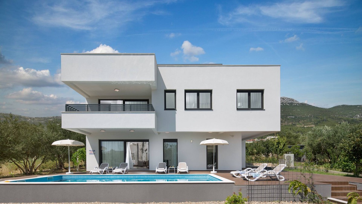 Kastel Stari Villa | Authentic Contemporary Dalmatian Villa with the swimming pool – Villa Diana