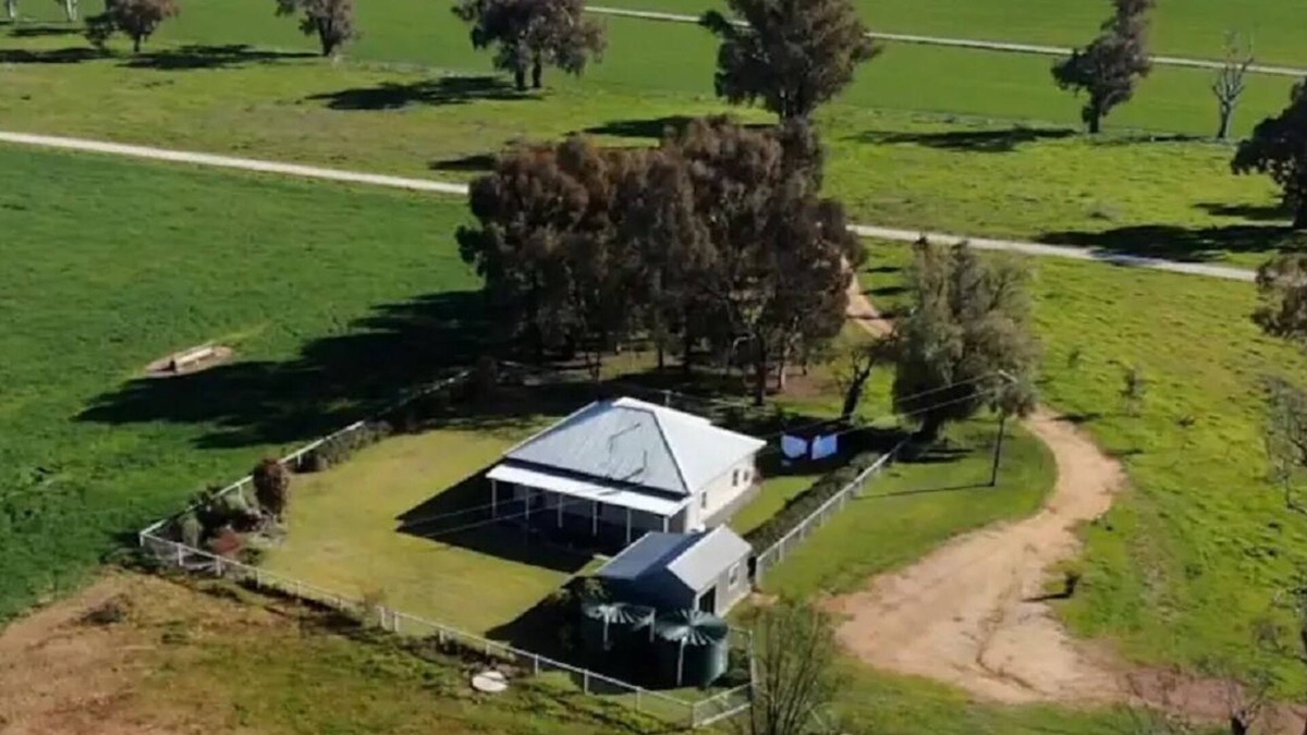 Cowra Other | Authentic Farm Cottage