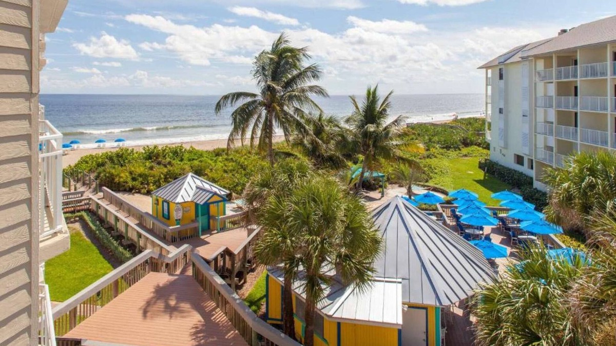 Stuart Apartment | Authentic Florida Beach Getaway | Pool. Restaurant