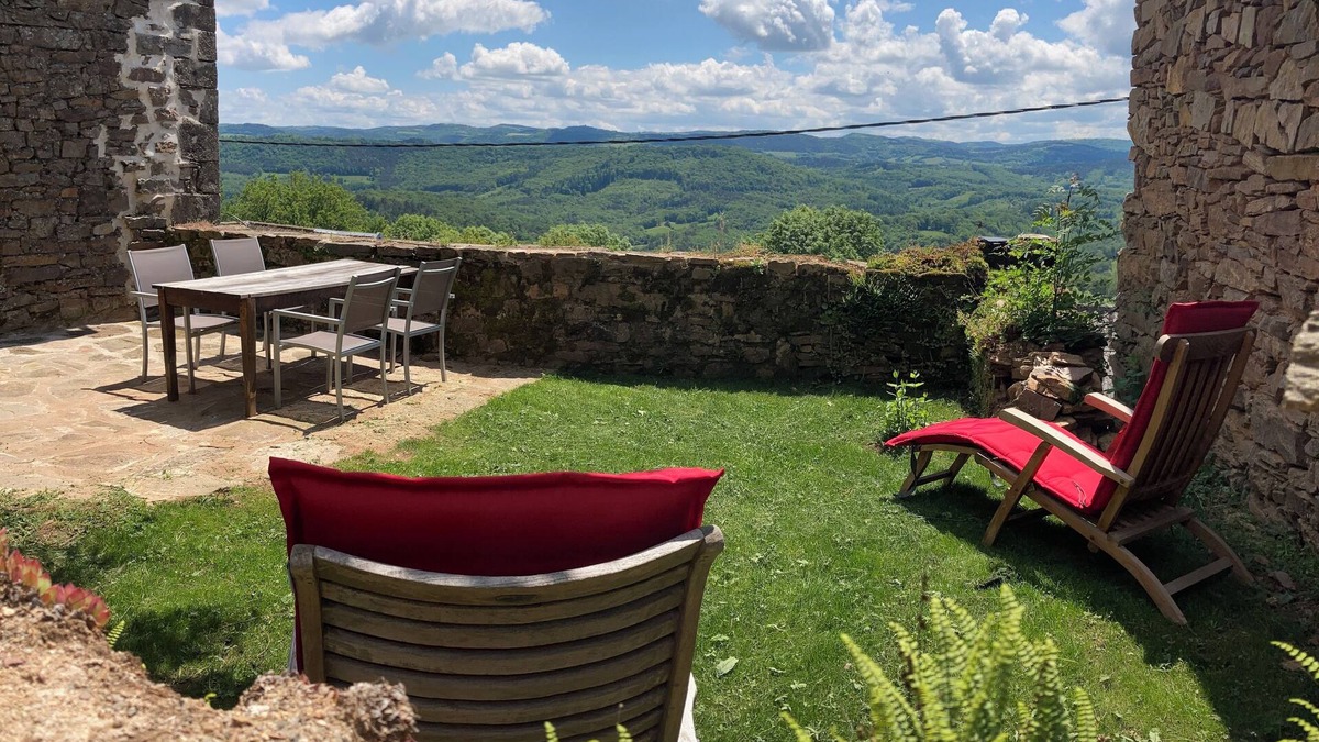 Saint-Laurent-d'Olt House | Authentic house in a small village, Nord-Aveyron, Aubrac, Le Lot
