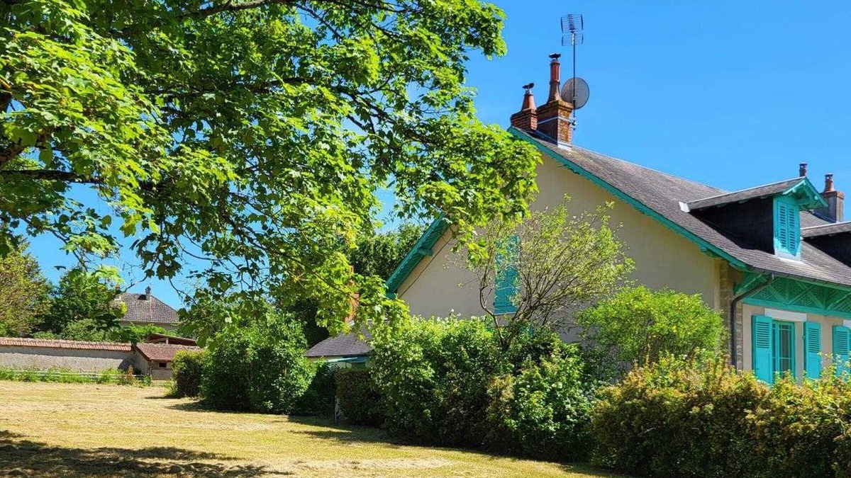 Lurcy-Levis Cottage | Authentic house with large garden and modern comfort in Lurcy-Lévis
