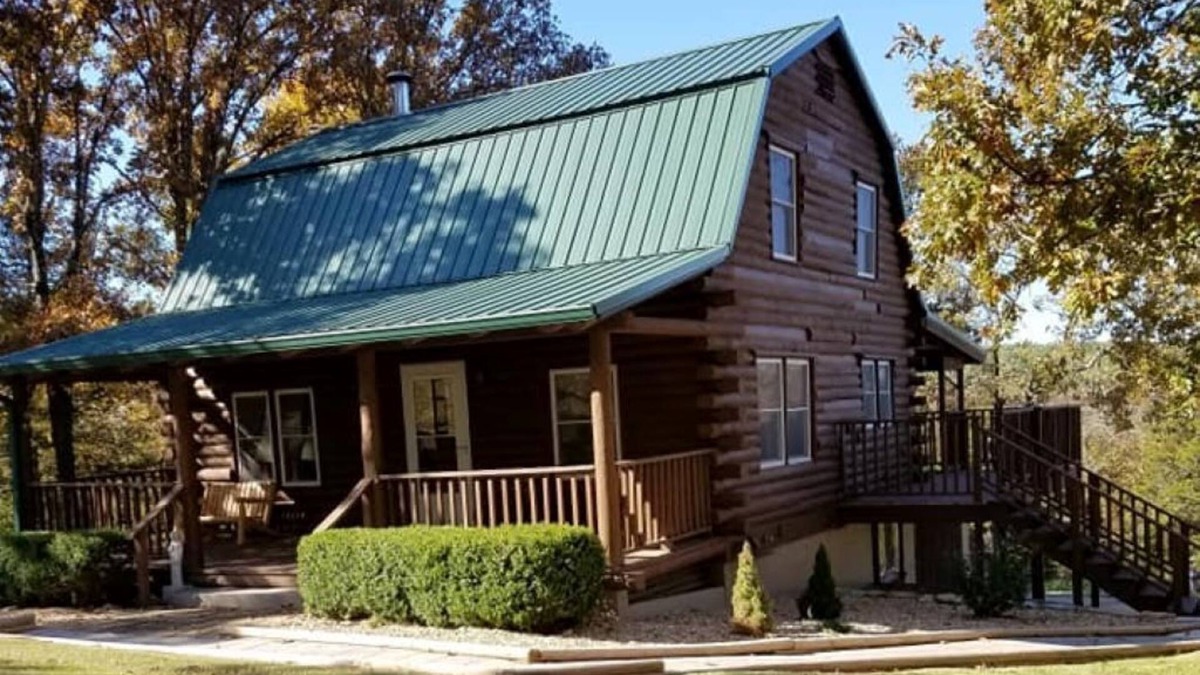 Mountain Home Apartment | Authentic Log Cabin in the Southern Ozark Mountains with hot tub