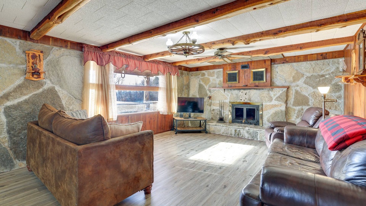 Pineville Cabin | Authentic Log Cabin in Pineville ~ 2 Mi to River!