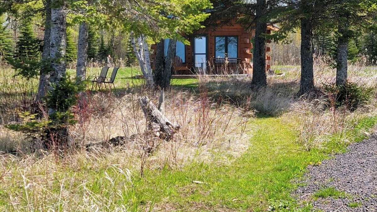 Wisconsin Cabin | Authentic log cabin perfect for 2❣️Fantastic Lake Superior Views & beach access!