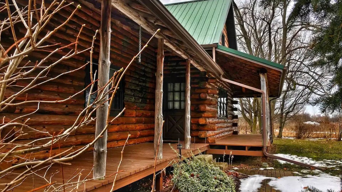 Youngstown Cabin | Authentic log cabin!