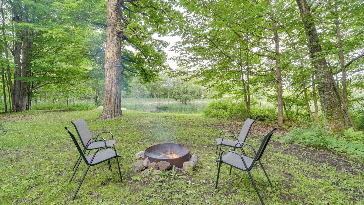 Glidden Cabin | Authentic Log Cabin w/Private Pond in Glidden