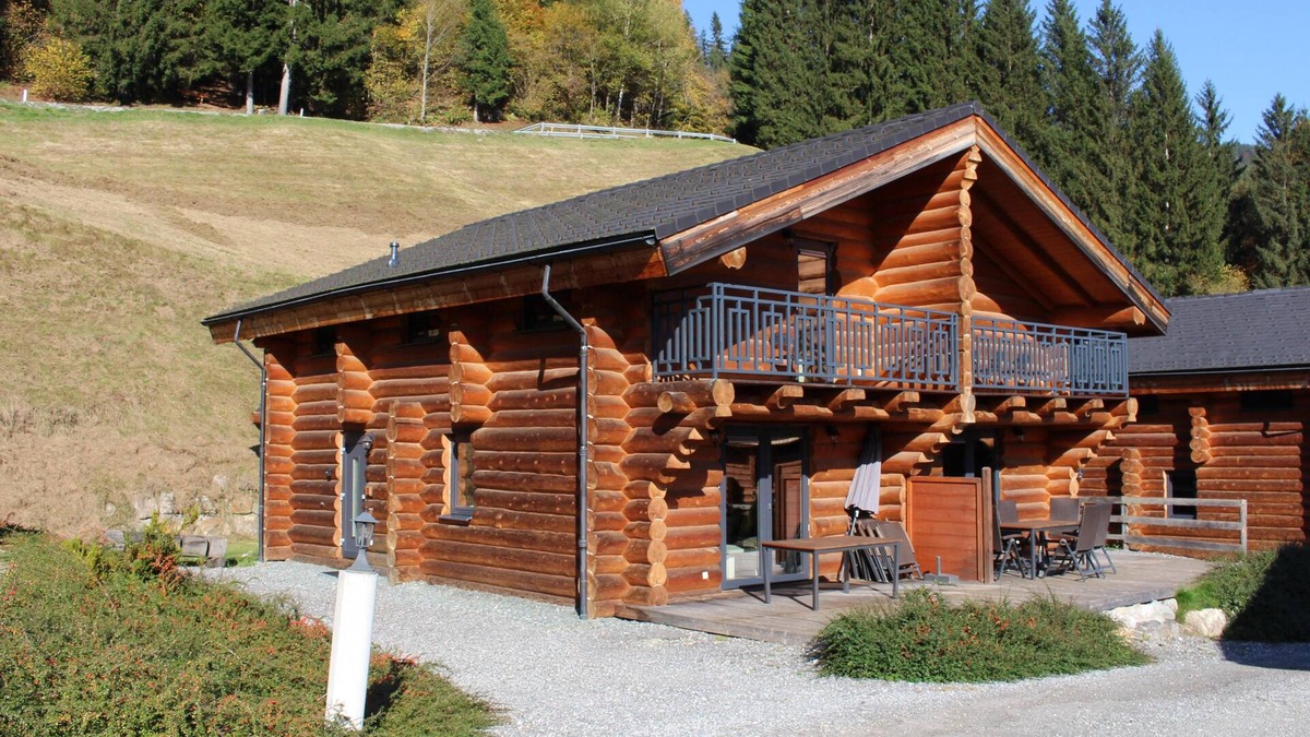 Jenig Ski Chalet | Authentic log house near top ski resort