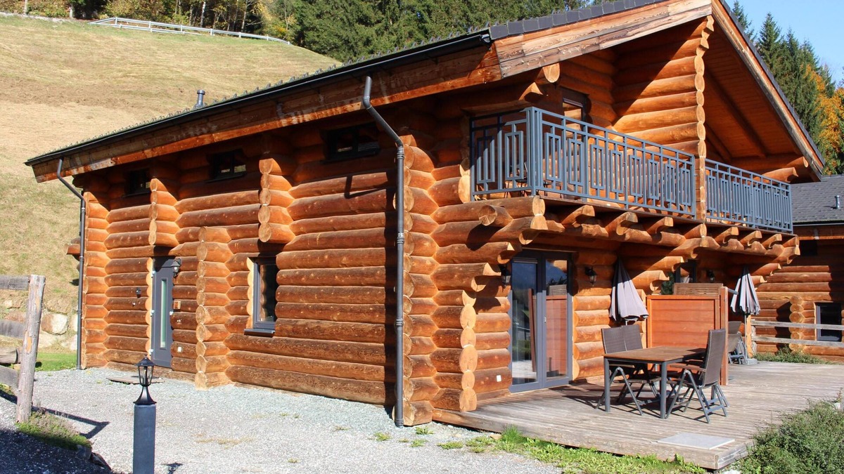 Jenig Ski Chalet | Authentic log house near top ski resort