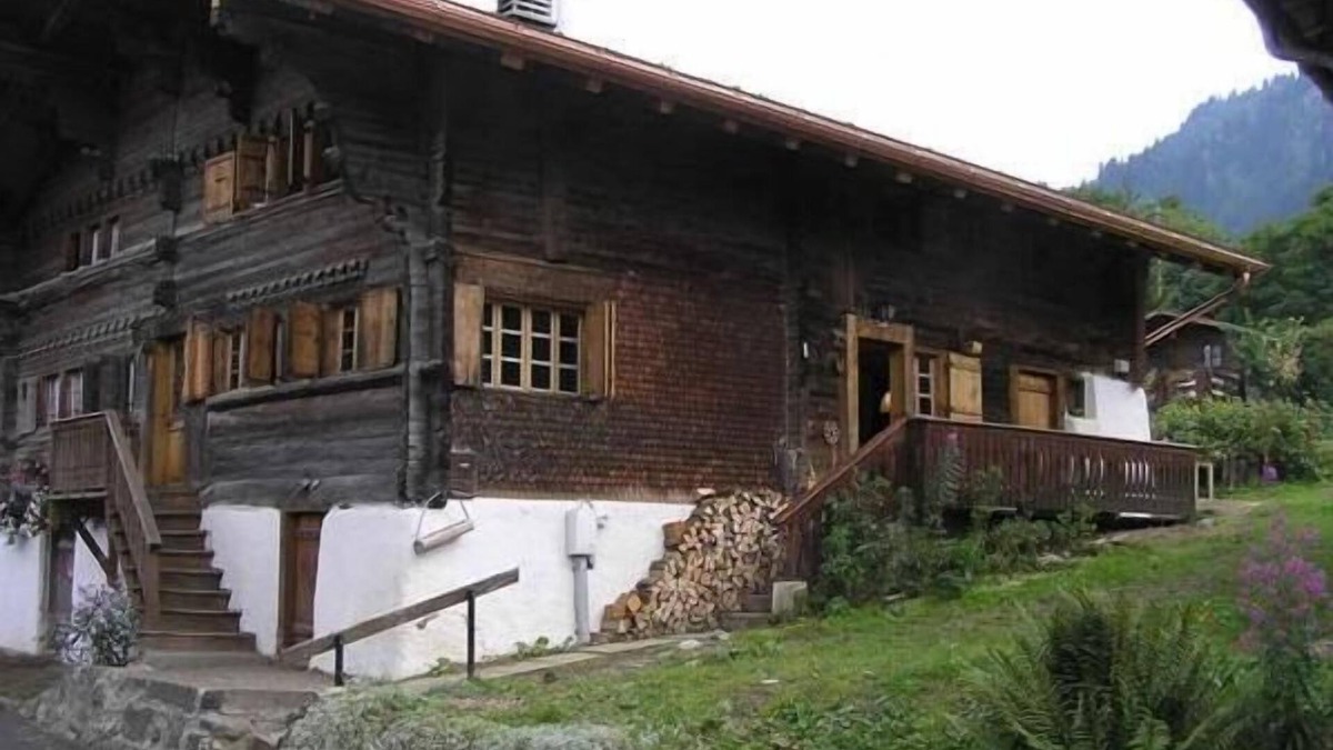Ormont-Dessous Ski Chalet | authentic luxury chalet with garden