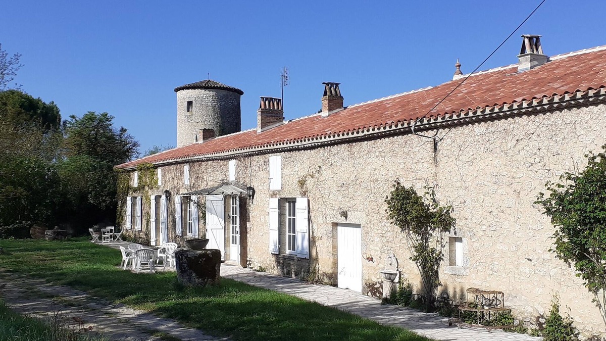 Saint-Pierre-de-Bat House | Authentic Maison de Maitre Meunier in the heart of vineyards and organic crops.