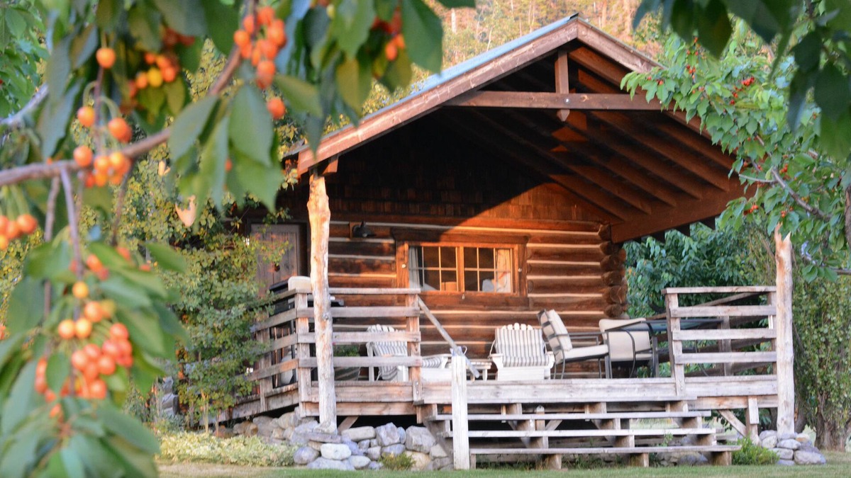 Polson Cabin | Authentic Montana Log Studio Cabin Overlooking Flathead Lake