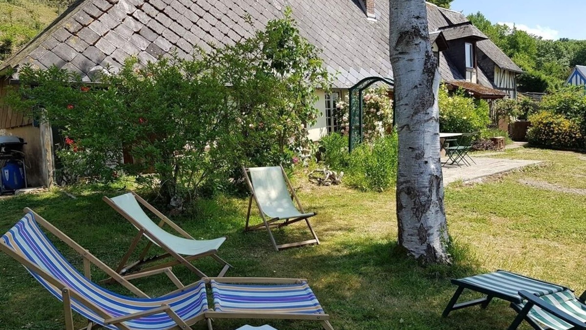 Montfort-sur-Risle House | Authentic Normandy farmhouse in a village: spa, nature & wifi