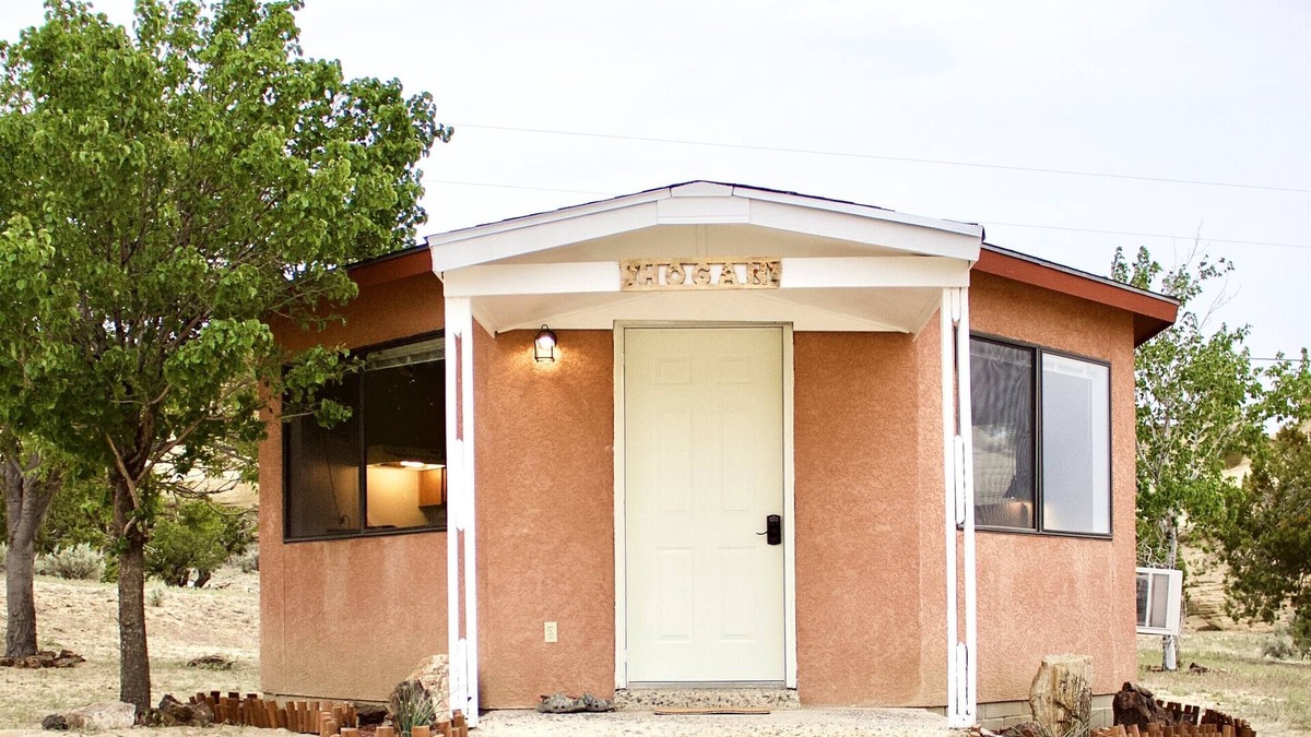 Counselor House | Authentic Native American Hogan Experience near Chaco Cultural Historical Park