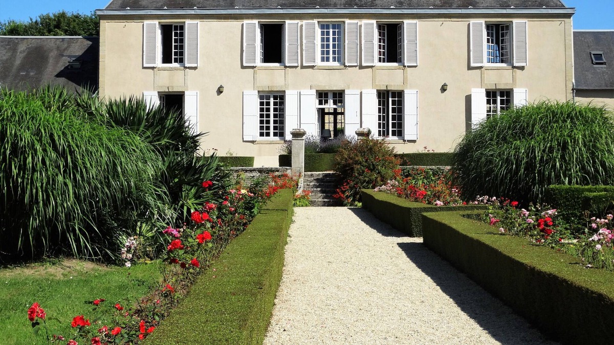 Longues-sur-Mer House | Authentic Normandy Manor between Bayeux & the D-Day beaches