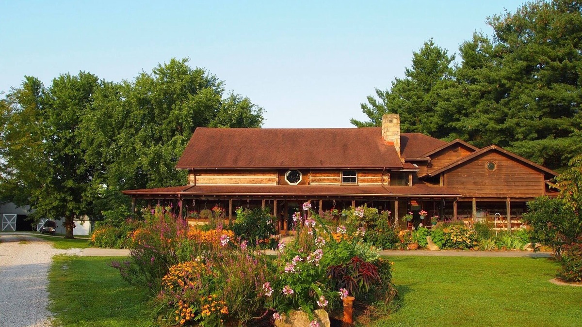 Winston House | Authentic, Rustic, Historic Log Cabin