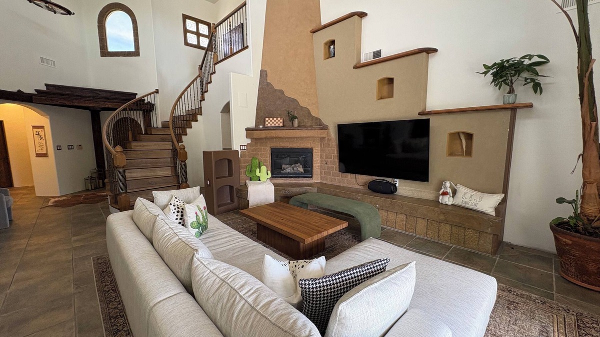 Taylor Ranch House | Authentic Southwest Experiance in Specious Custome Home for Ballon Fiesta.