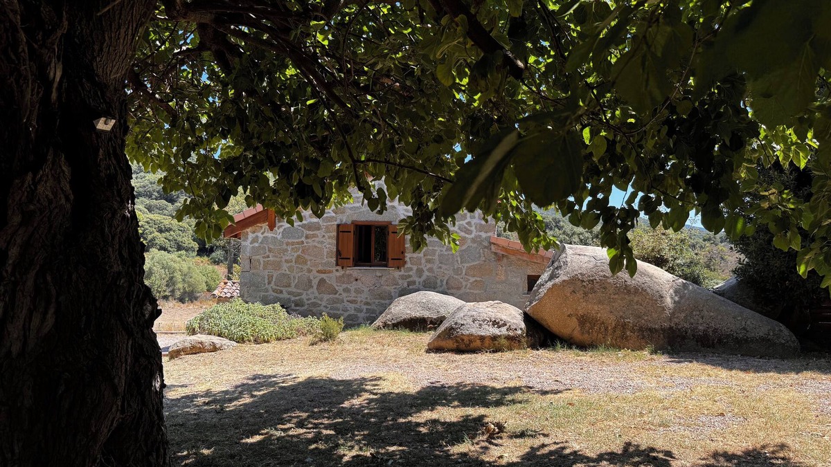 Grosseto-Prugna Ski Chalet | Authentic stone Caseddu in Porticcio with sea view