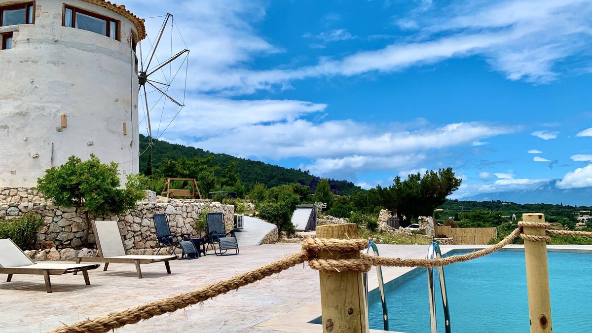 Korithi Villa | Authentic windmill villa , stunning sea view , live sunrise near the Shipwreck.