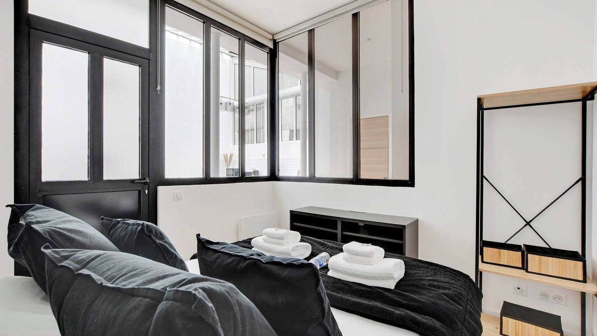 Quartier de la Folie-Mericourt Apartment | Authentique Apartment - 1BR- 2P- Voltaire