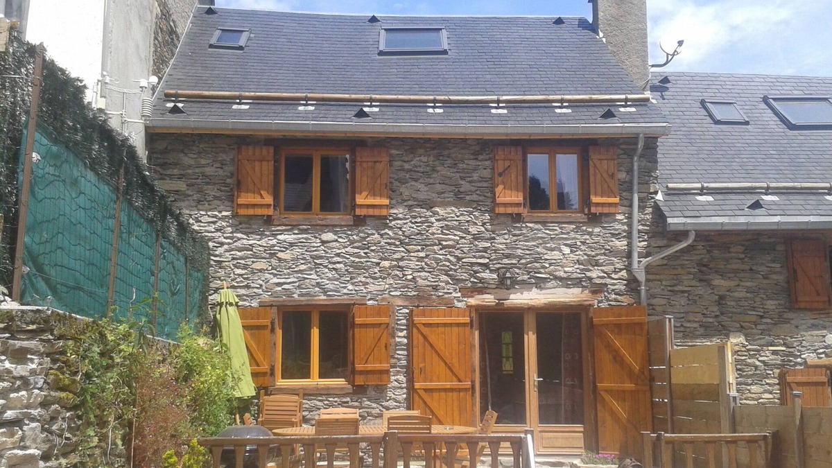 Antignac House | Authentique Chalet Grange Classe 3, Jardin Clôture, A 5 MN DU Centre DE Luchon